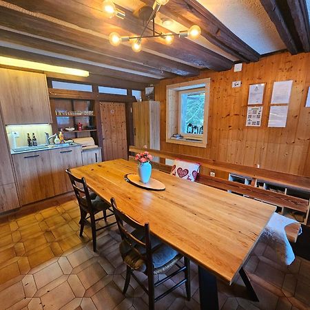 Petit Chalet Rustique Et Bucolique Bovernier المظهر الخارجي الصورة