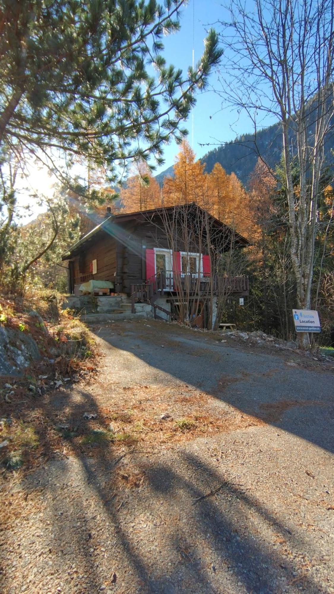 Petit Chalet Rustique Et Bucolique Bovernier المظهر الخارجي الصورة